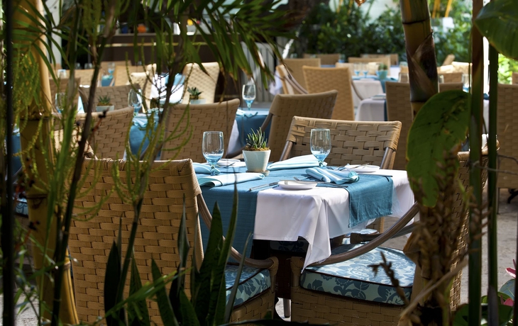 Imagen del bar/restaurante del Hotel The Palms Hotel & Spa. Foto 4