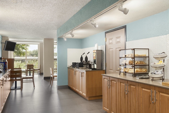 Imagen del bar/restaurante del Hotel The Palms Inn and Suites. Foto 5