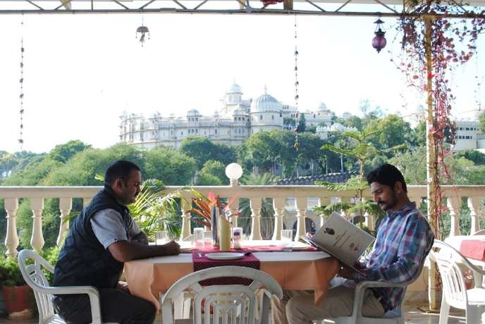 Imagen del bar/restaurante del Hotel The Pannadhay Palace. Foto 8
