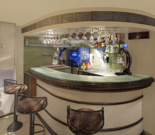 Imagen del bar/restaurante del Hotel The Paradise By Tunga. Foto 5