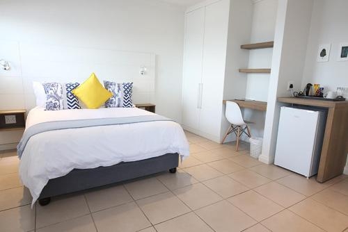 Imagen de la habitación del Hotel The Paralian. Foto 8