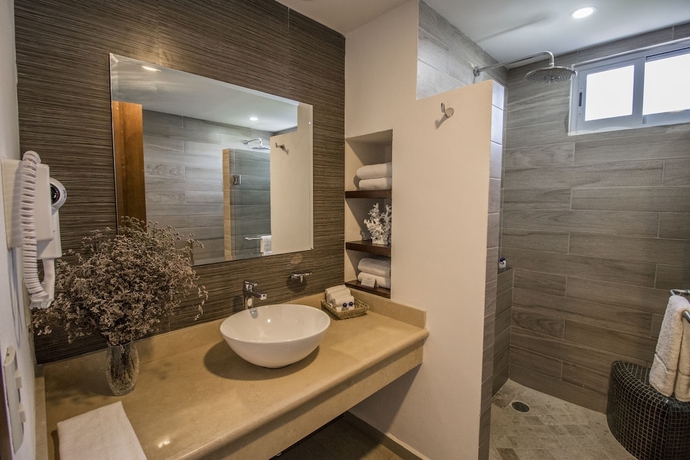 Imagen de la habitación del Hotel The Paramar Beachfront Boutique With Breakfast Included - Downtown Malecon. Foto 9
