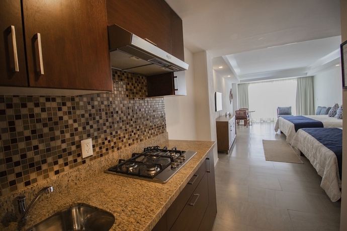 Imagen de la habitación del Hotel The Paramar Beachfront Boutique With Breakfast Included - Downtown Malecon. Foto 16