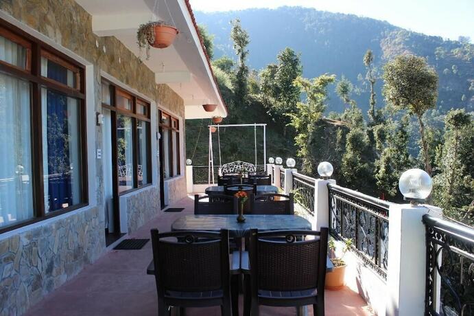 Imagen del bar/restaurante del Hotel The Parijat Retreat. Foto 15