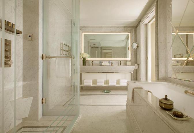 Imagen de la habitación del Hotel The Parisian Macao. Foto 8