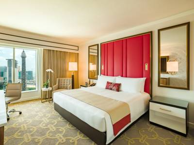 Imagen de la habitación del Hotel The Parisian Macao. Foto 8