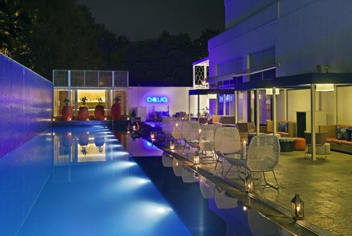 Imagen de la piscina del Hotel The Park, Bangalore. Foto 11