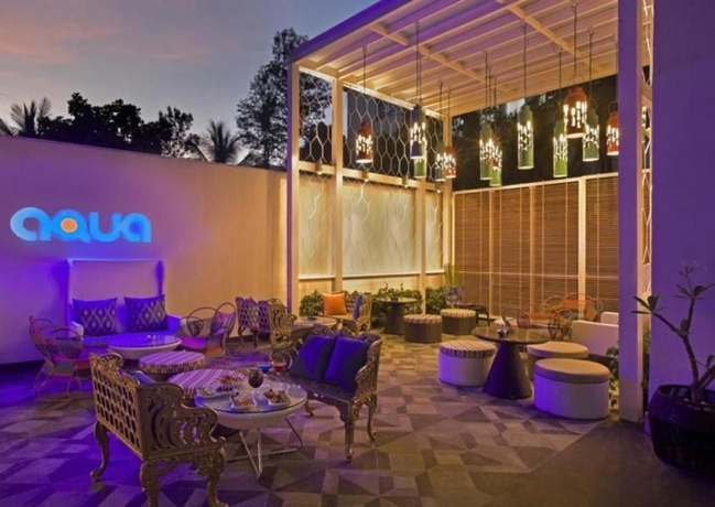 Imagen de la piscina del Hotel The Park, Bangalore. Foto 12