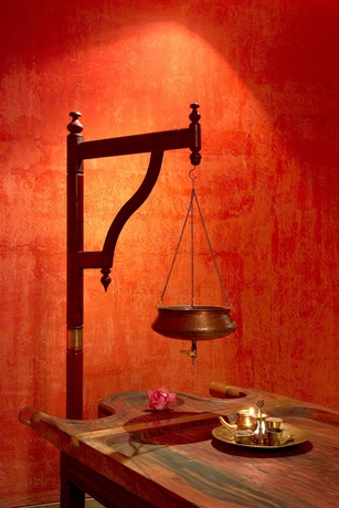 Imagen de la piscina del Hotel The Park Chennai. Foto 13