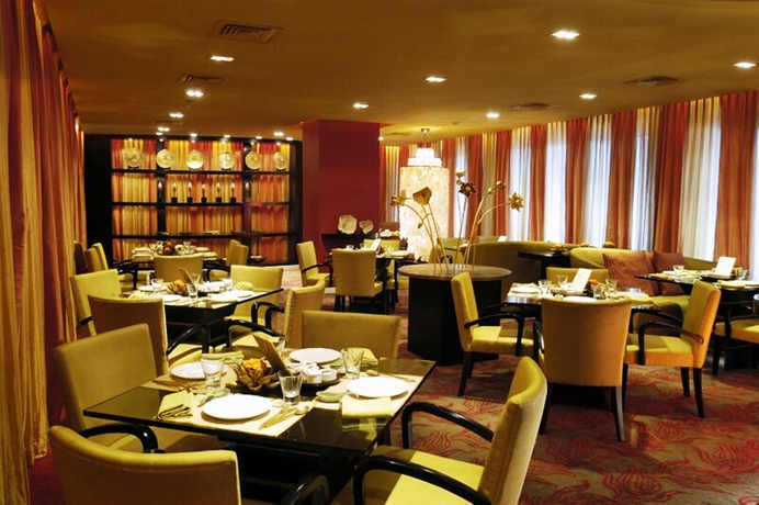 Imagen del bar/restaurante del Hotel The Park Chennai. Foto 6