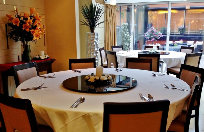 Imagen del bar/restaurante del Hotel The Park City Grand Plaza Kensington. Foto 3