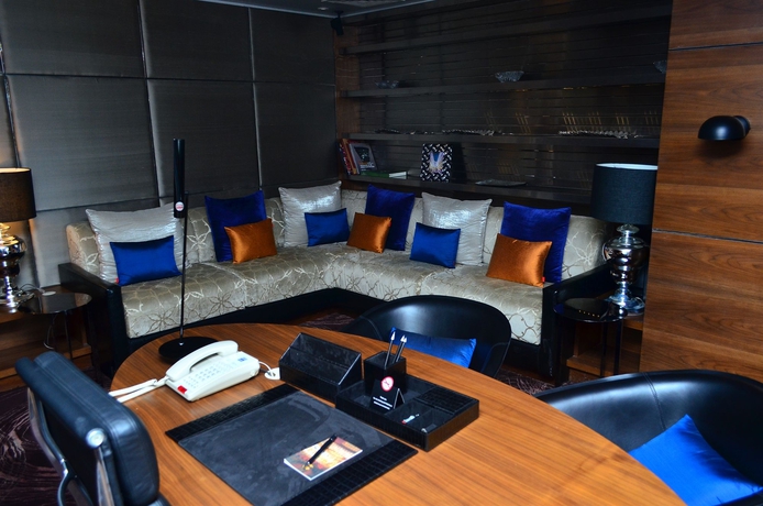 Imagen de los interiores del Hotel The Park Hyderabad. Foto 8