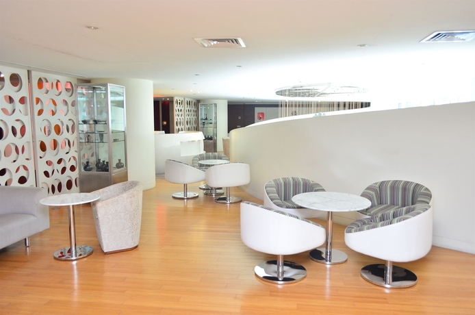 Imagen de los interiores del Hotel The Park Hyderabad. Foto 9