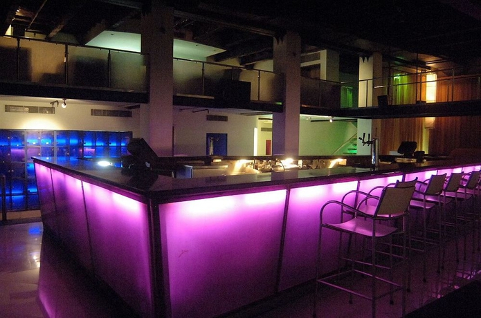 Imagen del bar/restaurante del Hotel The Park Kolkata. Foto 2