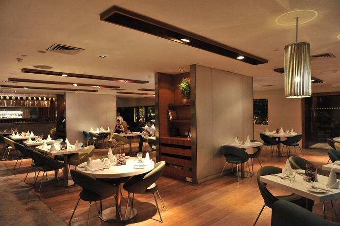 Imagen del bar/restaurante del Hotel The Park Kolkata. Foto 3