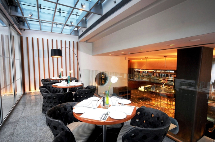 Imagen del bar/restaurante del Hotel The Park New Delhi. Foto 3