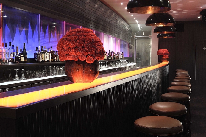 Imagen del bar/restaurante del Hotel The Park New Delhi. Foto 4