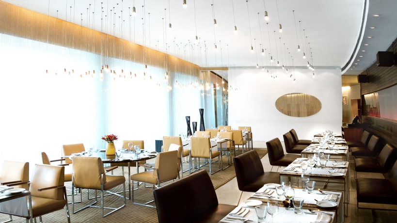 Imagen del bar/restaurante del Hotel The Park New Delhi. Foto 5