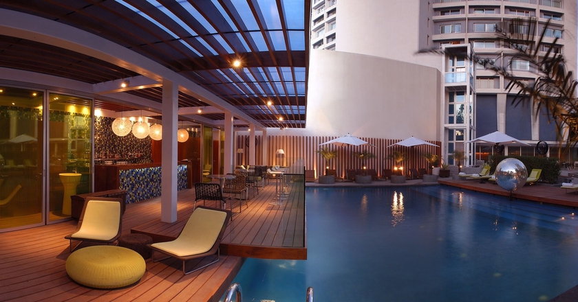 Imagen de la piscina del Hotel The Park New Delhi. Foto 15