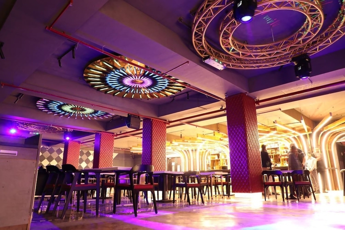 Imagen del bar/restaurante del Hotel The Park Paradise, Bikaner. Foto 2