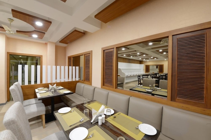 Imagen del bar/restaurante del Hotel The Park Paradise, Bikaner. Foto 3