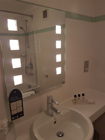 Imagen de la habitación del Hotel The Park Royal and Spa. Foto 11