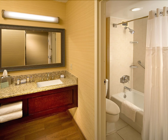 Imagen de la habitación del Hotel The Park Vista - A Doubletree By Hilton - Gatlinburg. Foto 11