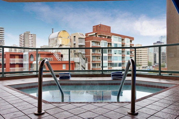 Imagen de la piscina del Hotel The Parker Vancouver. Foto 15