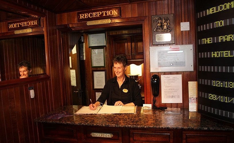 Imagen de los interiores del Hotel The Parkway. Foto 11