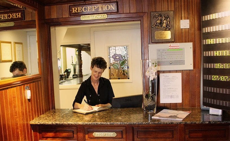 Imagen de los interiores del Hotel The Parkway. Foto 12