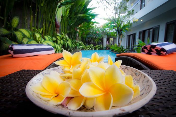 Imagen de la piscina del Hotel The Pavilion Kuta. Foto 12