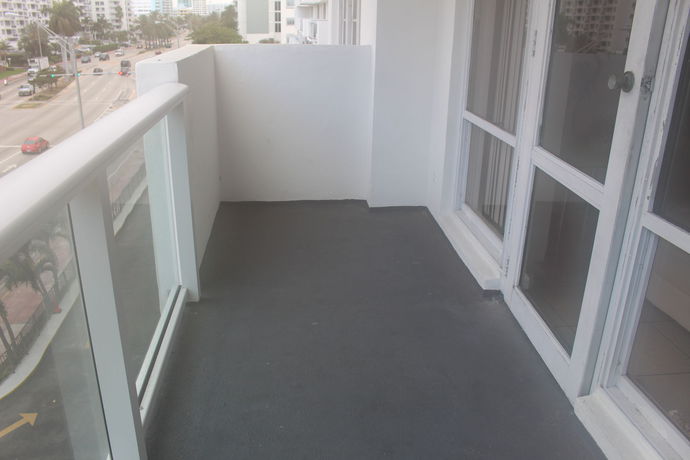 Imagen de la piscina del Hotel The Pavilion Residences. Foto 16