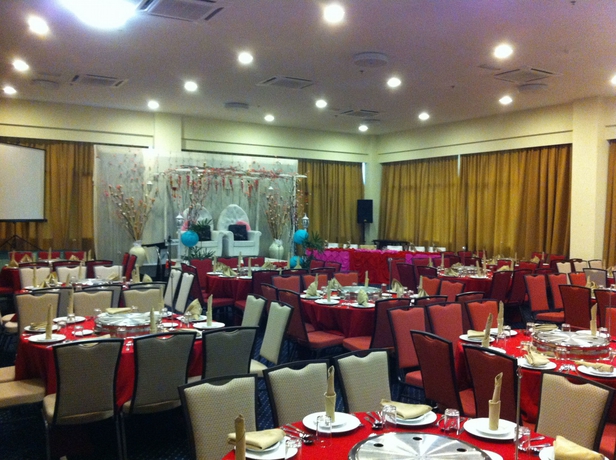 Imagen del bar/restaurante del Hotel The Pavilion, Sandakan. Foto 2