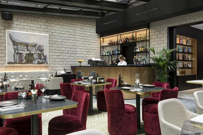 Imagen del bar/restaurante del Hotel The Pavilions Madrid. Foto 2