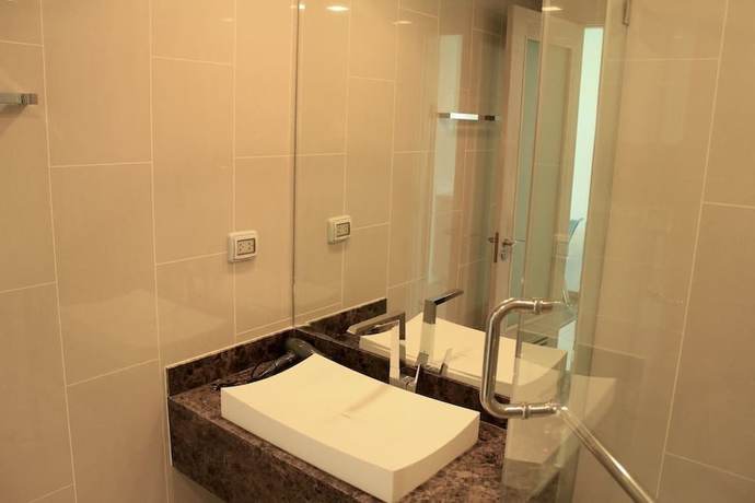 Imagen de la habitación del Hotel The Peak Towers By Mypattayaholiday. Foto 4