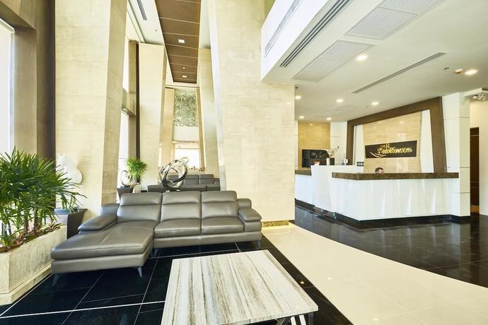 Imagen de los interiores del Hotel The Peak Towers By Mypattayaholiday. Foto 12
