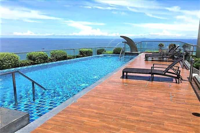 Imagen de la piscina del Hotel The Peak Towers By Mypattayaholiday. Foto 15