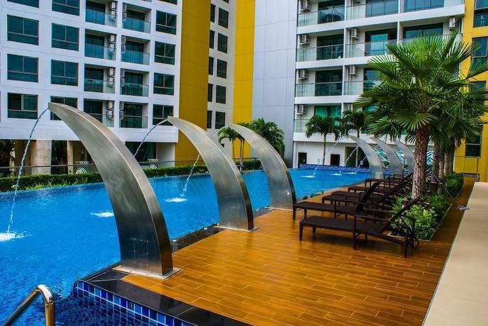 Imagen de la piscina del Hotel The Peak Towers By Mypattayaholiday. Foto 17