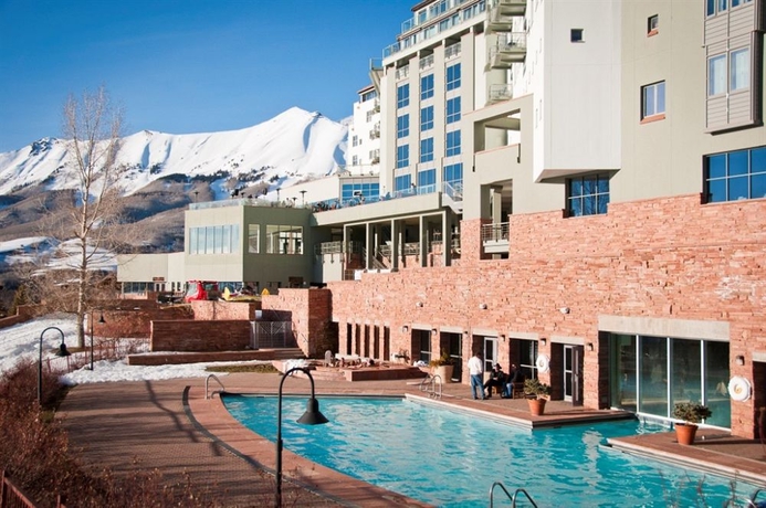 Imagen de la piscina del Hotel The Peaks Resort and Spa. Foto 8