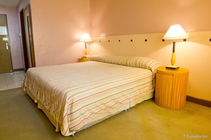 Imagen de la habitación del Hotel The Pearl Manila. Foto 4