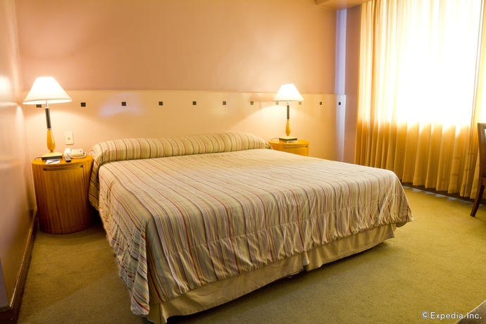 Imagen de la habitación del Hotel The Pearl Manila. Foto 5