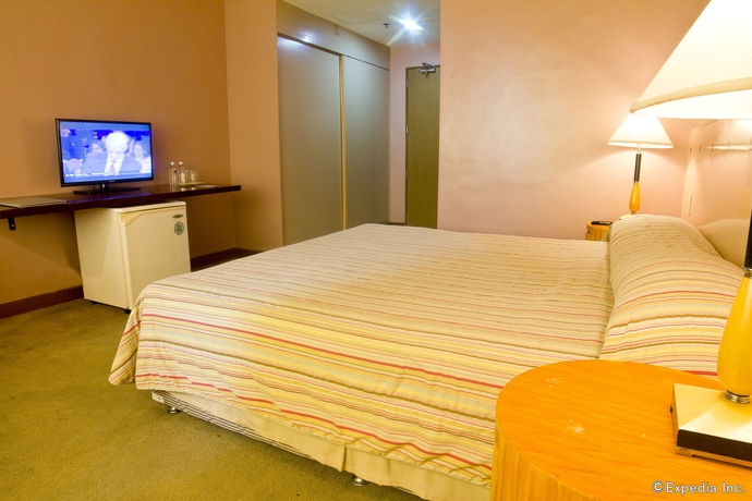 Imagen de la habitación del Hotel The Pearl Manila. Foto 6
