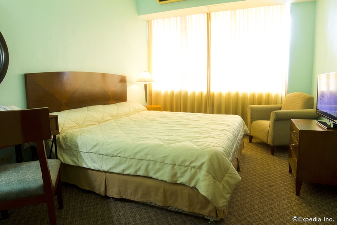 Imagen de la habitación del Hotel The Pearl Manila. Foto 9