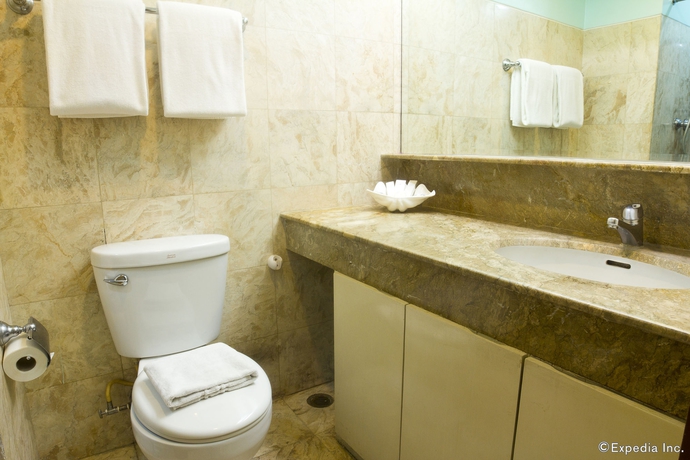 Imagen de la habitación del Hotel The Pearl Manila. Foto 11