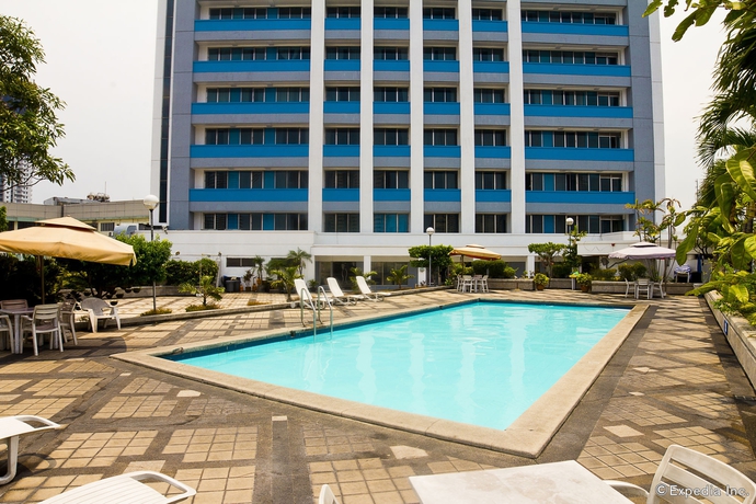 Imagen de la piscina del Hotel The Pearl Manila. Foto 16