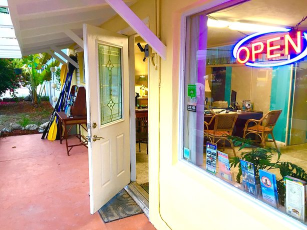 Imagen de los interiores del Hotel The Pelican Key Largo Cottages. Foto 19