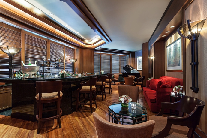 Imagen del bar/restaurante del Hotel The Peninsula Bangkok. Foto 2