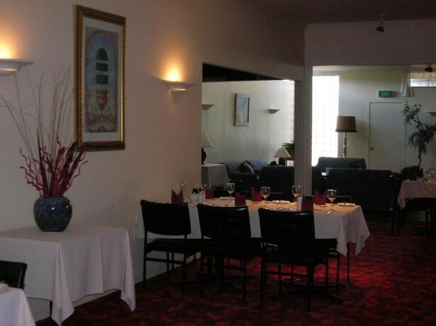 Imagen del bar/restaurante del Hotel The Peninsula Motor Inn. Foto 5