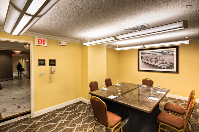 Imagen de los interiores del Hotel The Pennywell St.louis Downtown, A Hilton. Foto 12