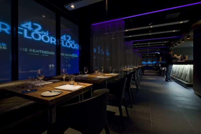 Imagen del bar/restaurante del Hotel The Penthouse. Foto 6